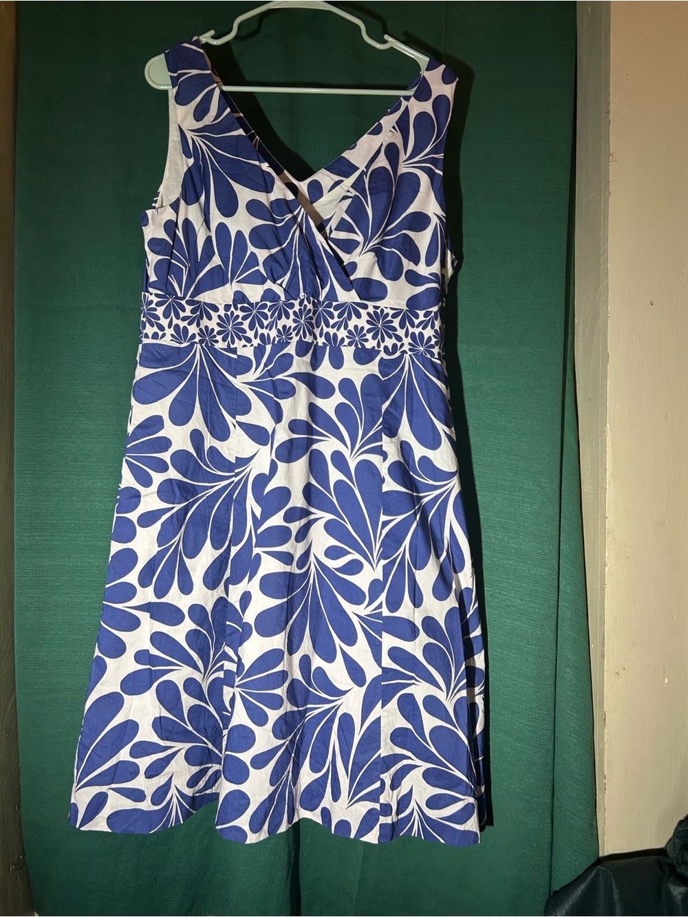 Boden Navy and White Floral V-Neck Cotton dress - Picture 4 of 4